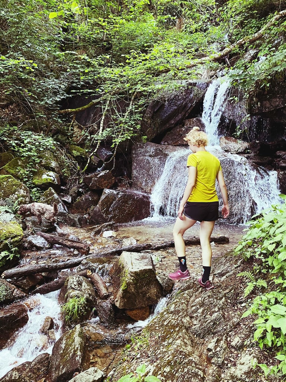 Nadine Meyer am wandern